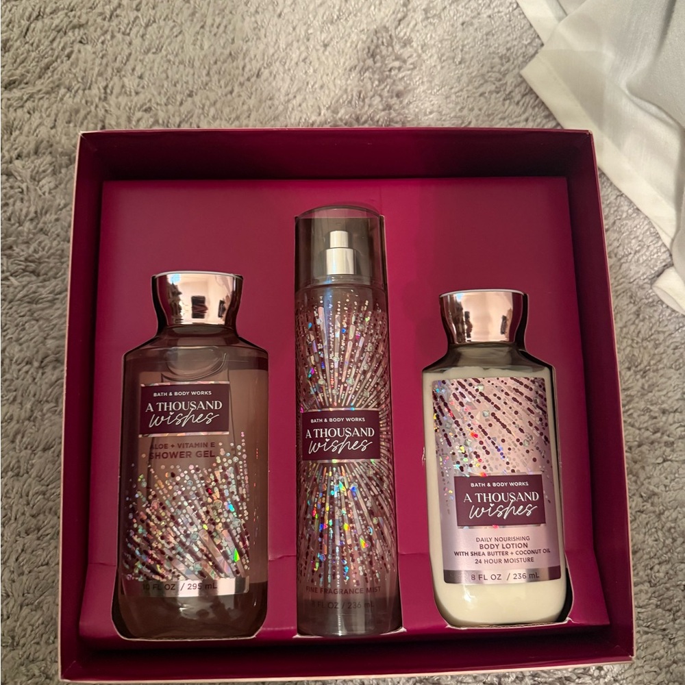 A thousand wishes scent bath and body works Christmas gift 
Unopened and unused